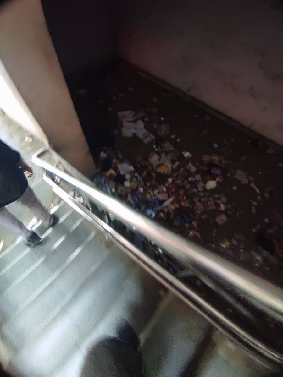 gowrish0502's tweet photo. Hi @GMSRailway @DrmChennai Thiruvanmiyur #MRTS station is unclean at various locations without cleaning. Passengers use these paths regularly. One of the location is shown below. Request your support. https://t.co/M69V8IyoeH