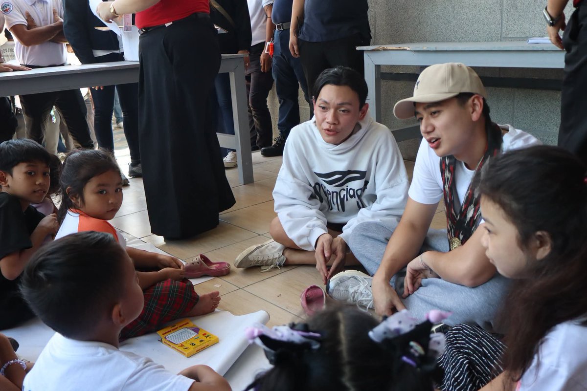 mnr_shipper's tweet photo. more of Esnyr and River during one of the mental health tasks with the kids... as organized by ABS-CBN Foundation Bantay Bata 163 🥹🫶

📸https://t.co/yi5oQk2UWd https://t.co/cpI8U6lstn