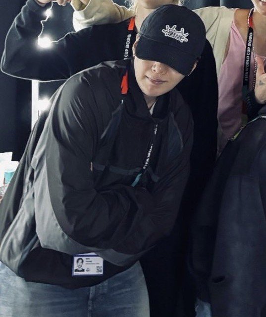 camlovesyoongi's tweet photo. LOOK AT HIM https://t.co/0Bm7ndRZFP
