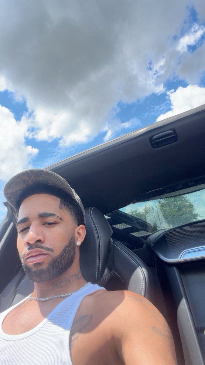 piktureperfekt6's tweet photo. Insta vs X https://t.co/KreiOLWmxU