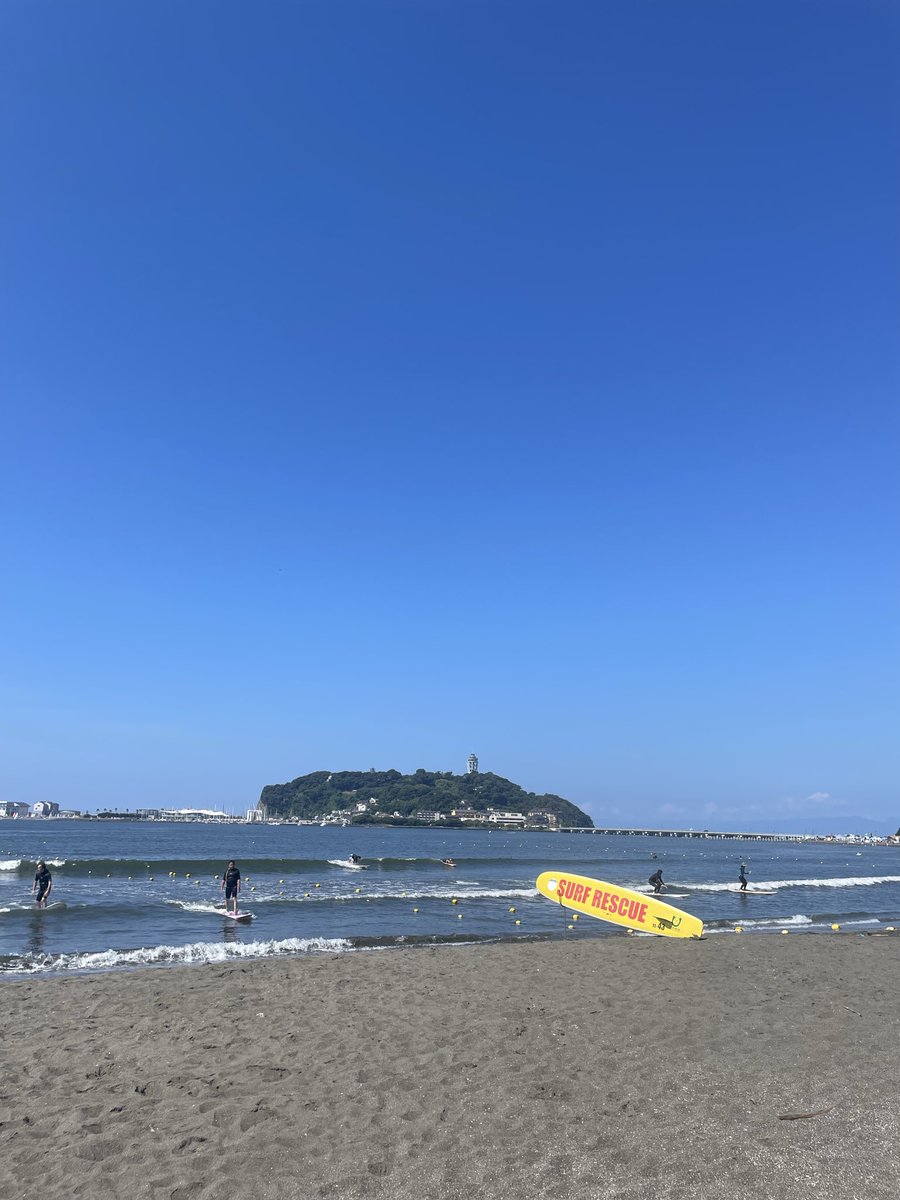Aobyebye1's tweet photo. #イマソラ
海の日の江ノ島、関東甲信越が梅雨明けだって‼️江ノ島の空は真っ青、太陽がギラギラです https://t.co/uigXdsjDZG