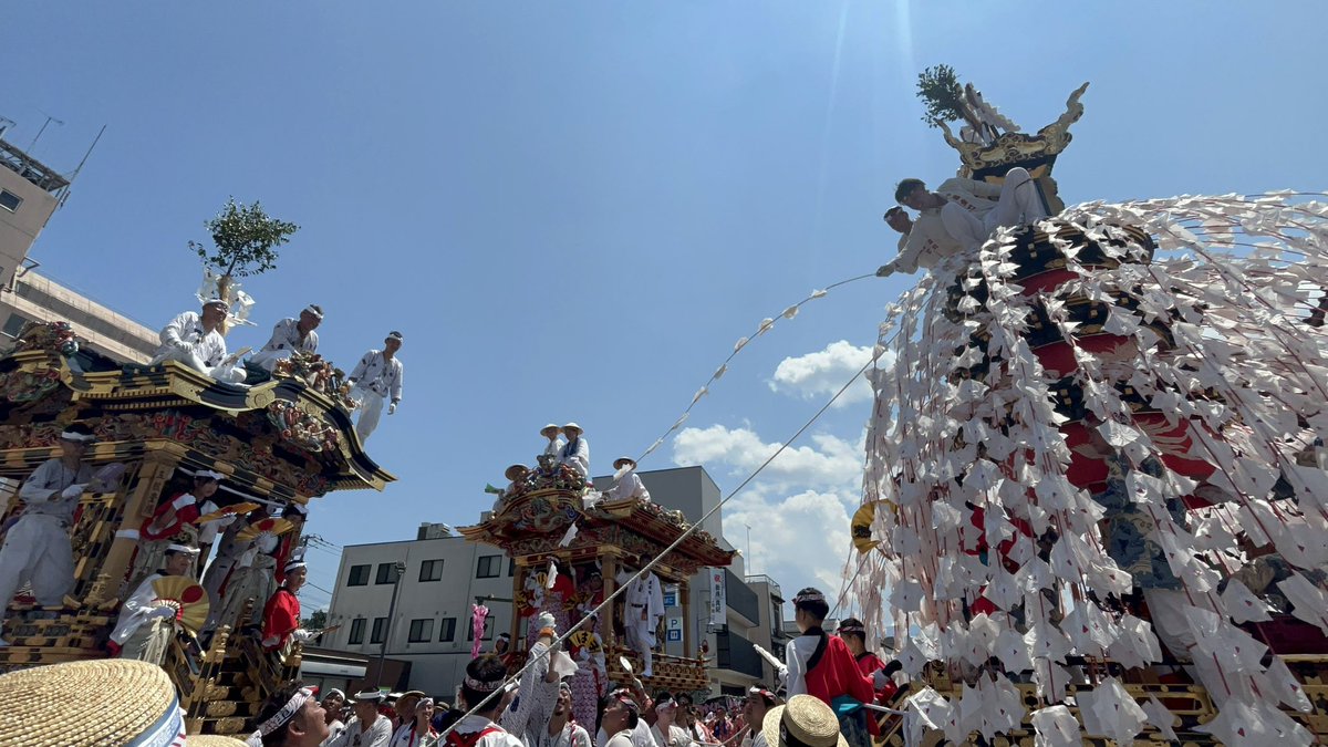 chichibukanko's tweet photo. 🏮秩父川瀬祭大祭🏮
本町交差点で行われた「五町曳き別れ」の様子です！集合した様子は圧巻！挨拶が終わった後、一斉にならしはじめ徐々にそれぞれの方向に分かれていきました。 https://t.co/sUBn5aFhDZ