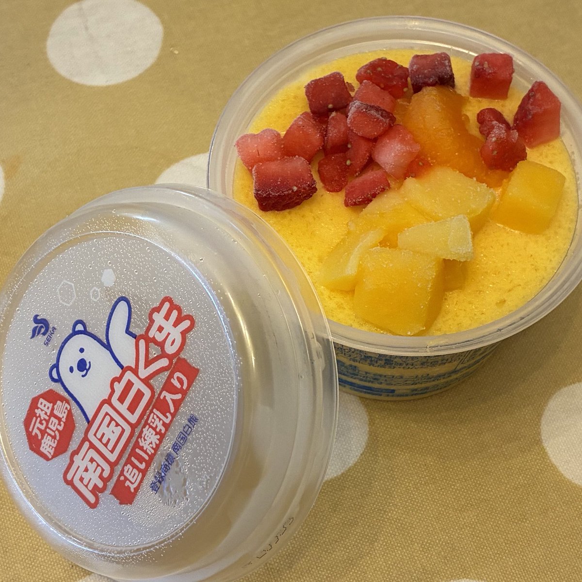 10fn's tweet photo. 鹿児島の親戚から白くま届いた◝(⁰▿⁰)◜✧
マンゴー白くま初めて食べたけどコレ美味しいな！？ https://t.co/8K4LMzSkFW