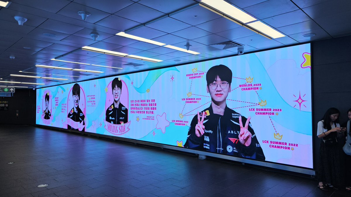 doran_jellylan's tweet photo. 홍대입구역 3번 출구 LED가 드디어 송출을 시작했습니다!! 모두 방문하셔서 인증샷 남겨주세요! 

🗓️𝐃𝐚𝐭𝐞: 20/07 - 26/07/2026
⏰ 𝐓𝐢𝐦𝐞: 6h00 - 24h00
📍𝐋𝐨𝐜𝐚𝐭𝐢𝐨𝐧: Hongdae LED 3 - 160 Yanghwa-ro, Mapo-gu, Seoul, Hongik University Station. https://t.co/9WzjRvS6W3