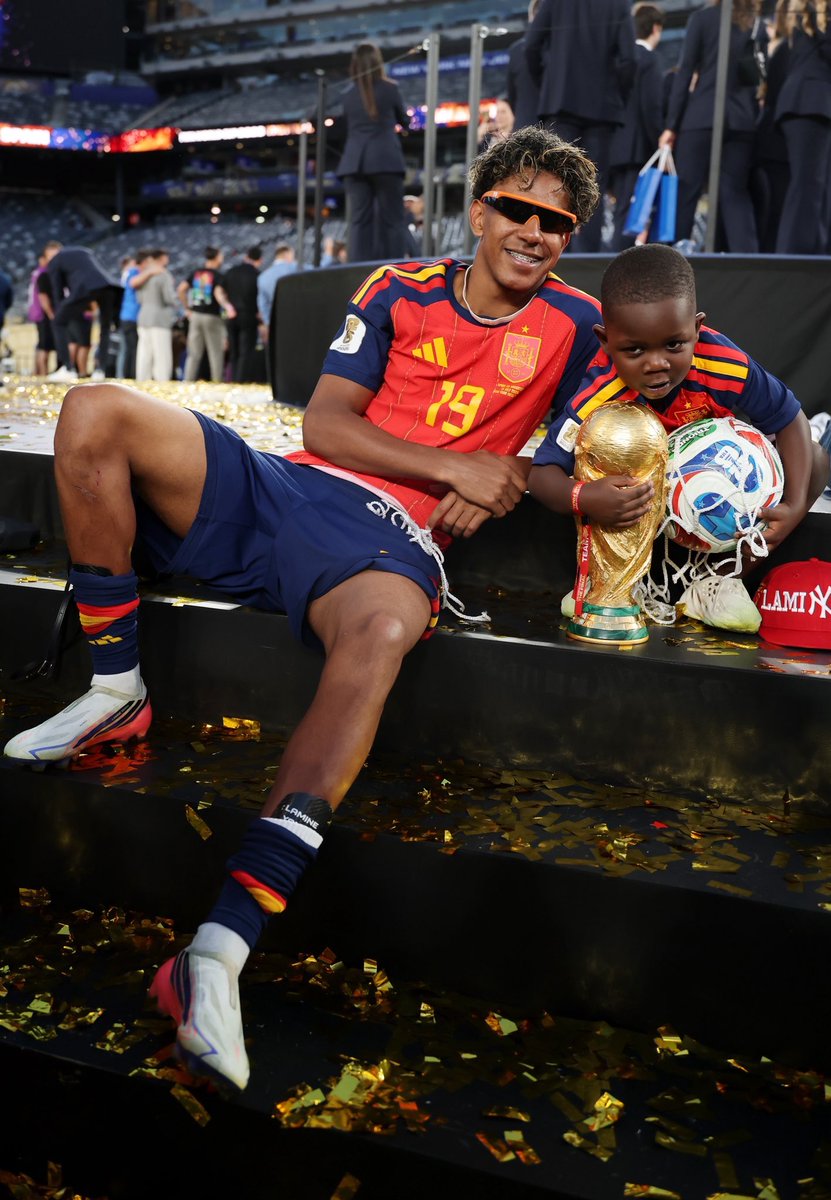 ActuFoot_'s tweet photo. Le monde ou rien 🇪🇸🌍🏆 https://t.co/rcFrlJv2Uw