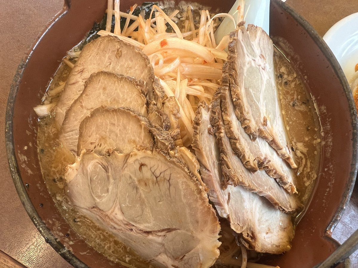 conatsu07's tweet photo. いやー 美味かった！！！
八潮 あじ平ラーメン
ネギ味噌チャーシュー＋チャーシュートッピング

最高！！！

だがしかし 汗だく！！← https://t.co/oJ7VAOPEHa