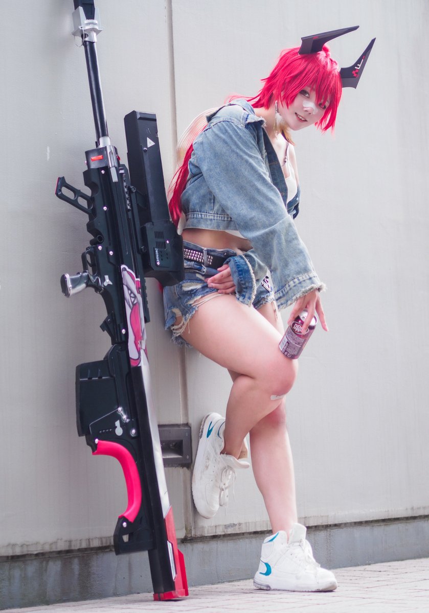 ┈┈┈┈┈┈┈┈┈┈┈┈┈┈ ▷cosplay 勝利の女神:NIKKE 📻レッド