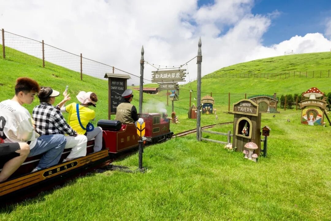 jiangjiangli01's tweet photo. 坐上童话小火车，来仰天湖大草原度个假吧！#郴州
Take the fairy tale train and come to Yangtianhu prairie for a vacation! https://t.co/L2KDWk4KQc