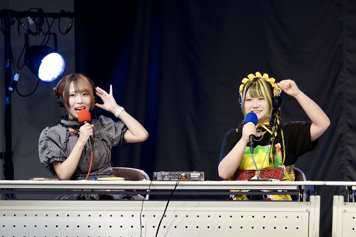 taraco3's tweet photo. 2026/7/12日曜 レミトだョ！全員集合！FMぱるるん「MEET ME MAGIC」 公開収録1部 @水戸OPA5階アートシティホール

収録開始前の一コマ。
れおさん @reo_re_mito #おれのれお 、哥川うたさん @UtA_310fficial #うたさんいた #MMM762 https://t.co/ivcfi7Dz5Z