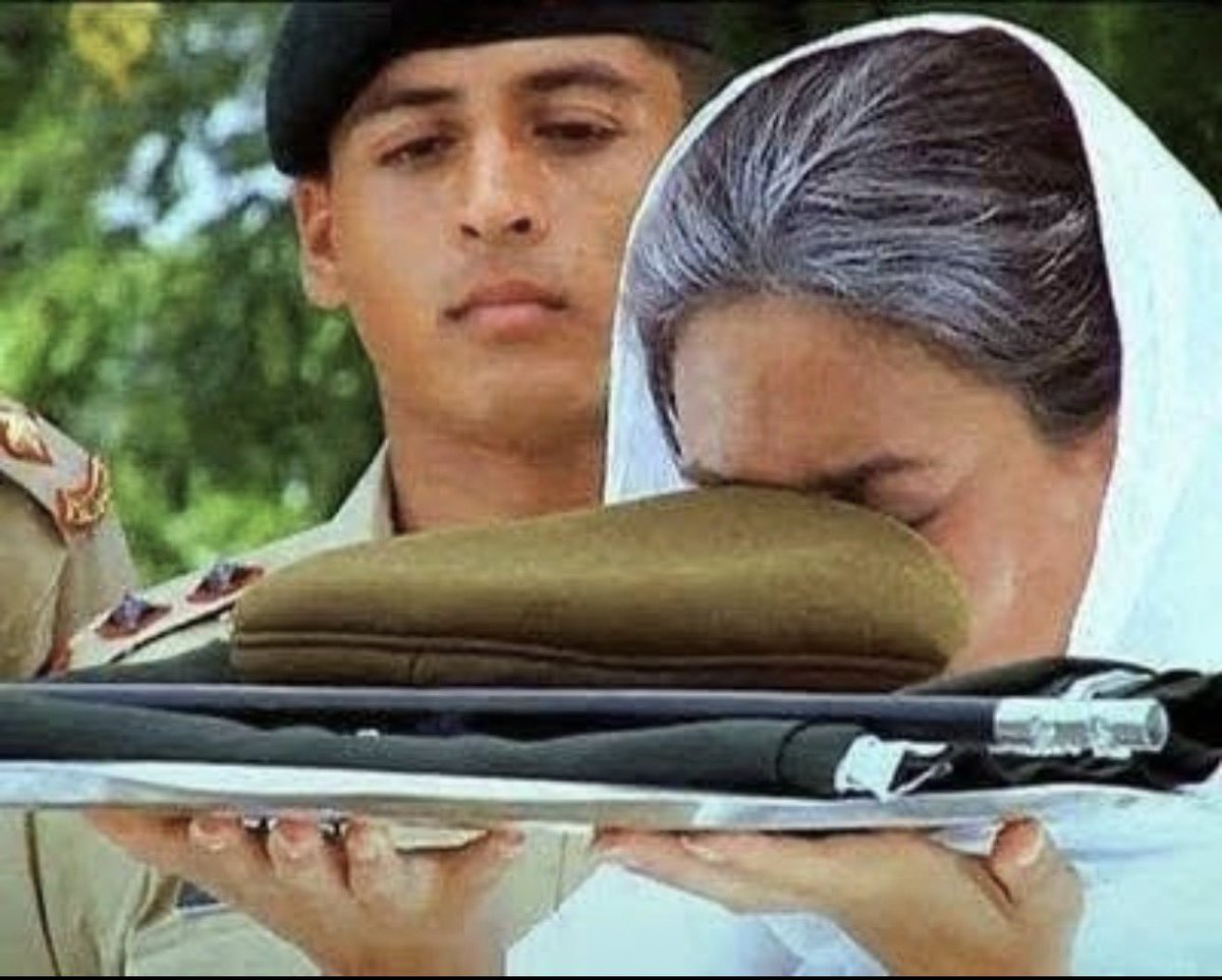 abbsaali014's tweet photo. ایک طرف وہ عظیم ماؤں کے بیٹے ہیں جو وطن کی خاطر جانیں نچھاور کر کے امر ہو جاتے ہیں، اور دوسری طرف یہ مفاد پرست ٹولہ ہے جو صرف ایک ہڈی اور اقتدار کی خاطر اپنے ہی ملک کی جڑوں کو کھوکھلا کرنے پر تلا ہوا ہے

#شہداء_سر_کا_تاج
#ڈیزل_کی_پھٹ_گئی https://t.co/wXetoTW9G6