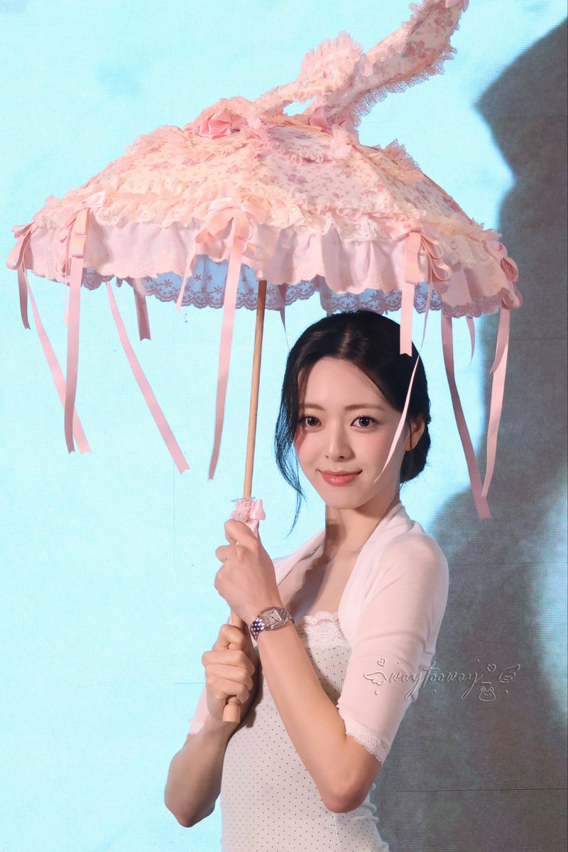 waytooway_'s tweet photo. 260718 ms Shanghai day2

🐰🐰

 #유나 #YUNA #있지 #ITZY https://t.co/pFdnk7wPam