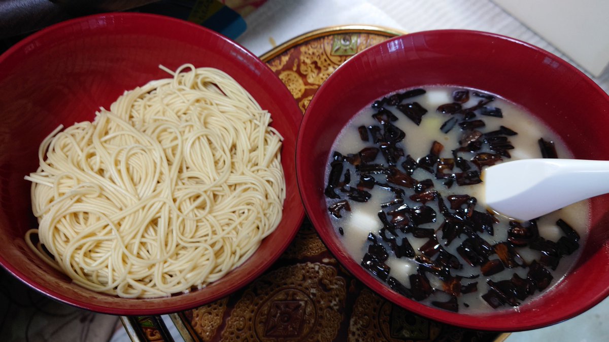 scolv2's tweet photo. 自作揚げネギ豚骨ラーメン https://t.co/OLVD3t5Dl3