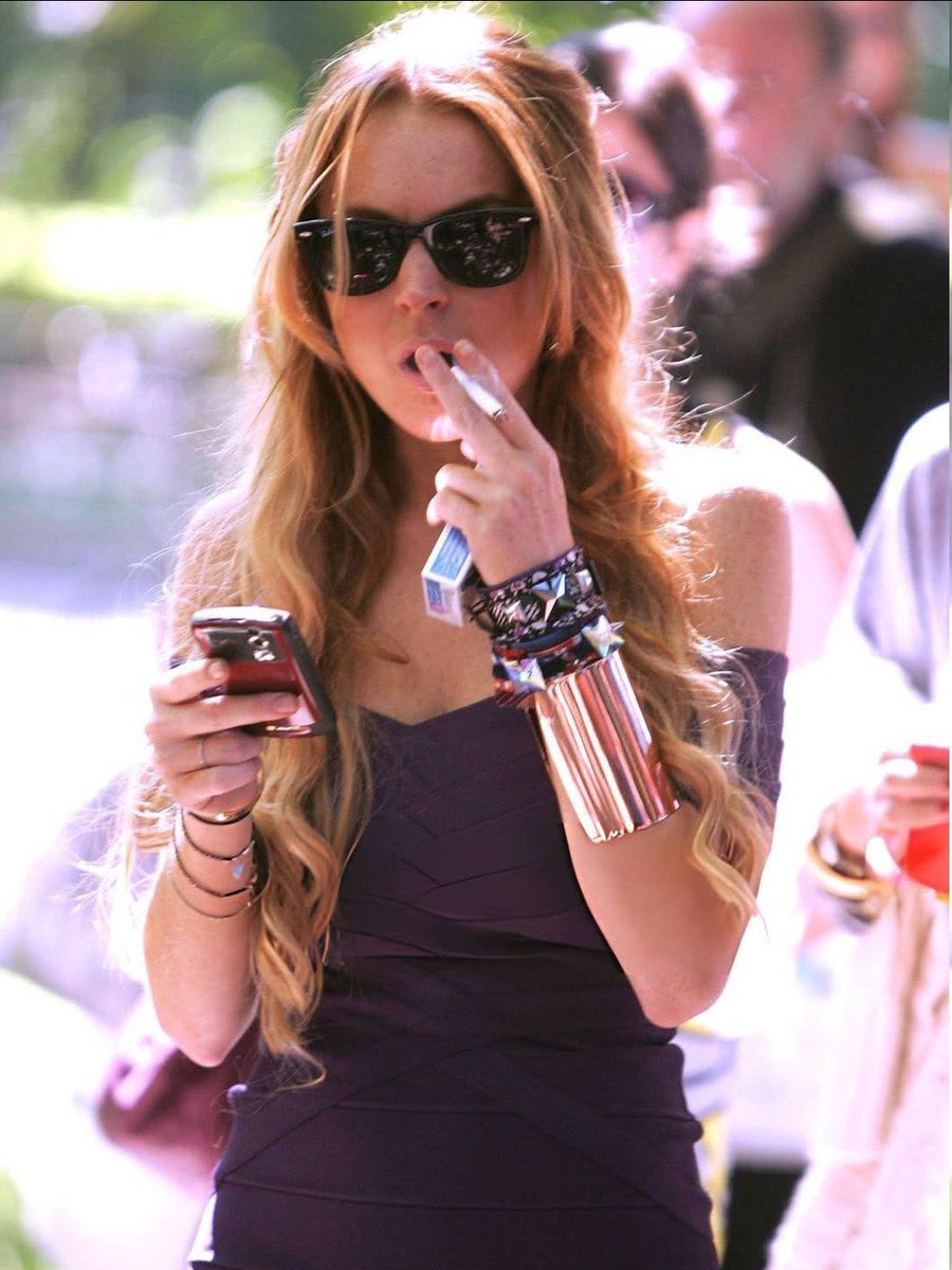 piercelohan's tweet photo. Lindsay Lohan on the set of “Ugly Betty” in New York, 2008. https://t.co/c6E1Ts5H2D