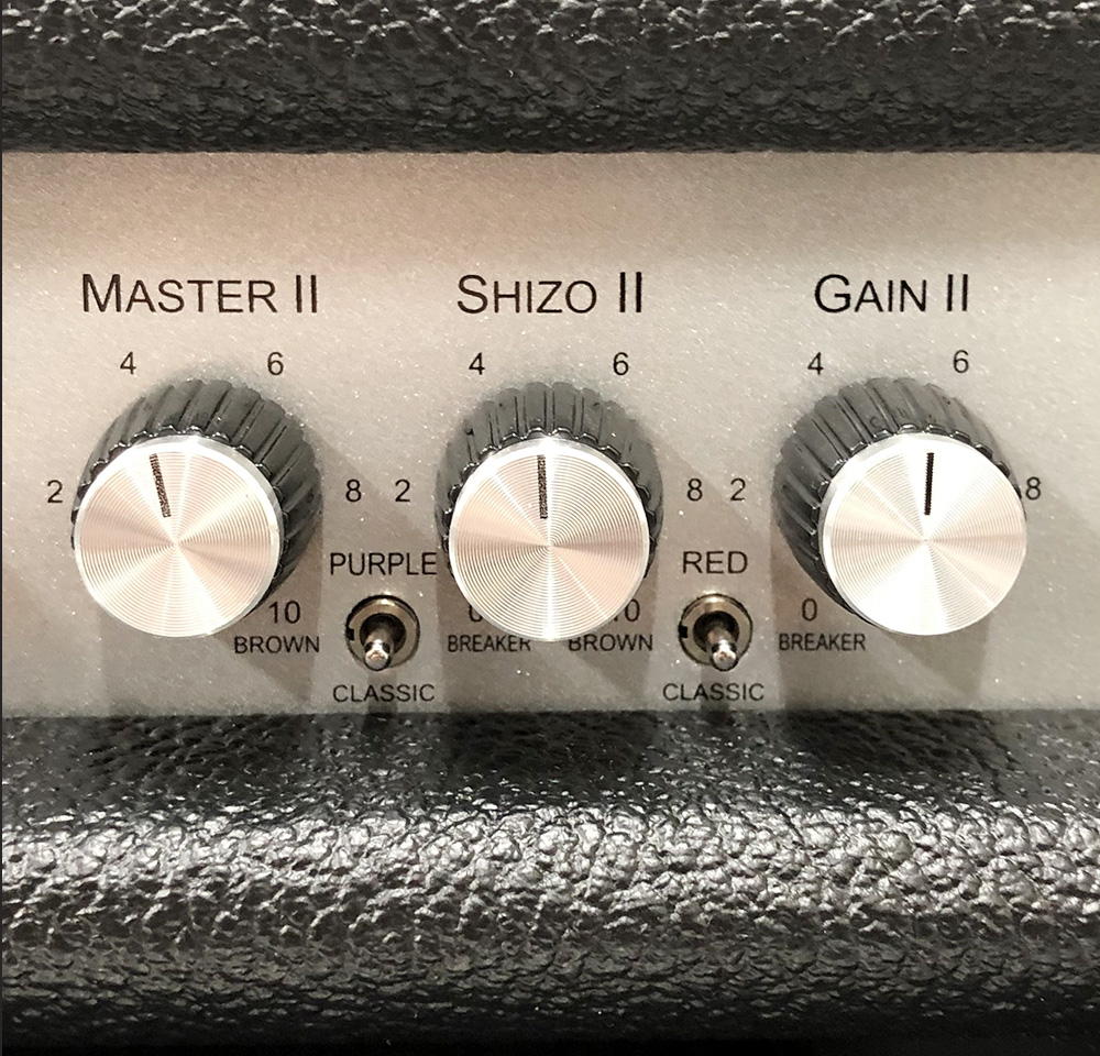 MJ_Online_Store's tweet photo. #Bogner
『Helios JB45』

60年代初頭に誕生したパワーステージに”#KT66 管”を2本搭載した伝説的なギターアンプを彷彿とさせる”ブルース・ロックサウンド”から70年代以降のアグレッシブでハイゲインな”クラシック・ロックサウンド”までをカバーするバーサタイルな極上のギターアンプです!

#ボグナー https://t.co/iH4TfjGq7r