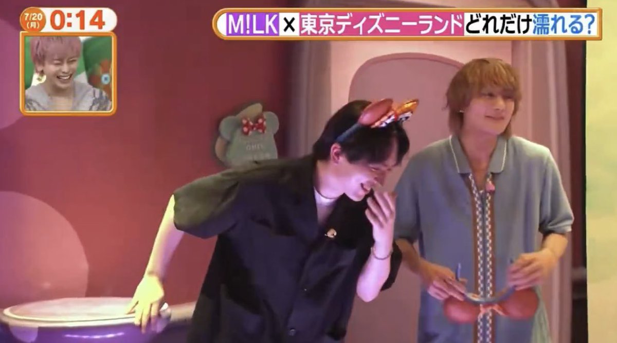 ameme_kirameki's tweet photo. 吉田さん、ミニーちゃんとの鼻チュウの後には目線と微笑みを残すタイプの男であり、こんな余裕たっぷりな𝑲𝑰𝑺𝑺かましたくせに後から照れてしまう男でもあり、この夏もドカメロ烈伝更新間違いなしの令和最強のメロ男である。 https://t.co/yNkES3uvtz