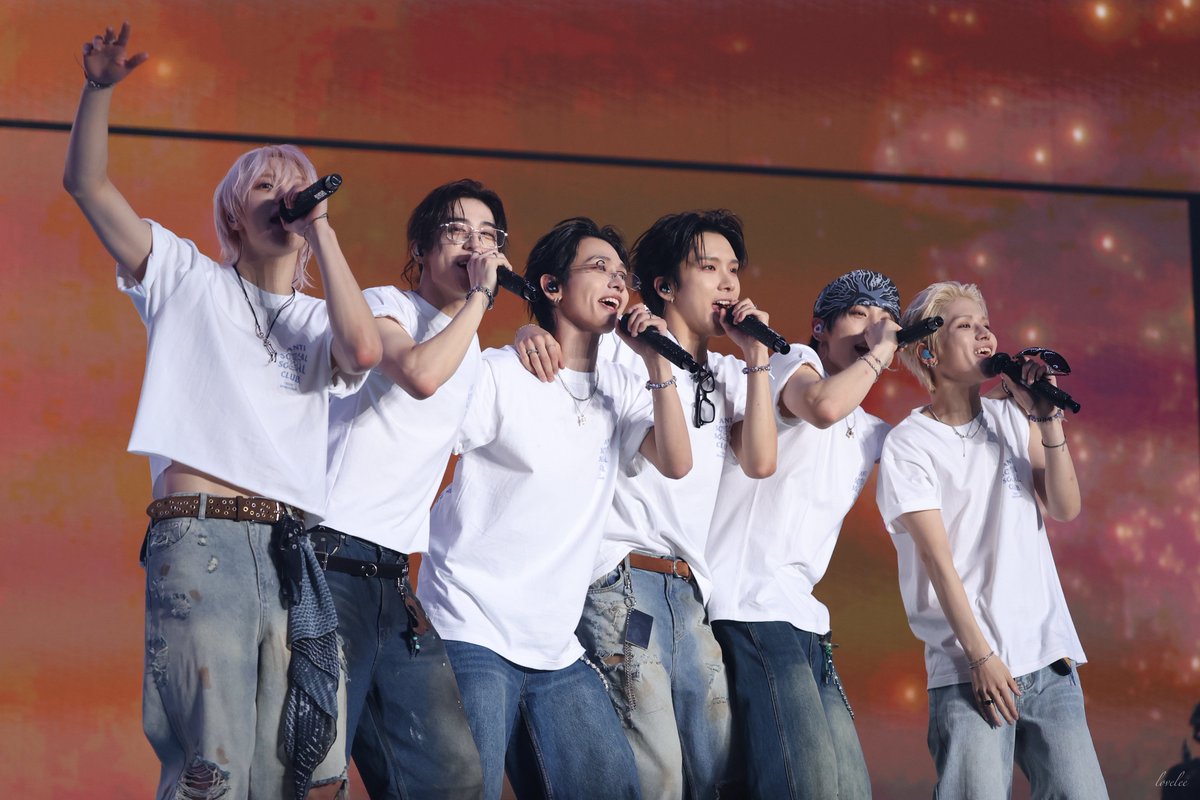 lovelee1022's tweet photo. 260719
KNOCK ON Vol.2 IN SEOUL

#보이넥스트도어 #BOYNEXTDOOR https://t.co/RDBCG99HCU