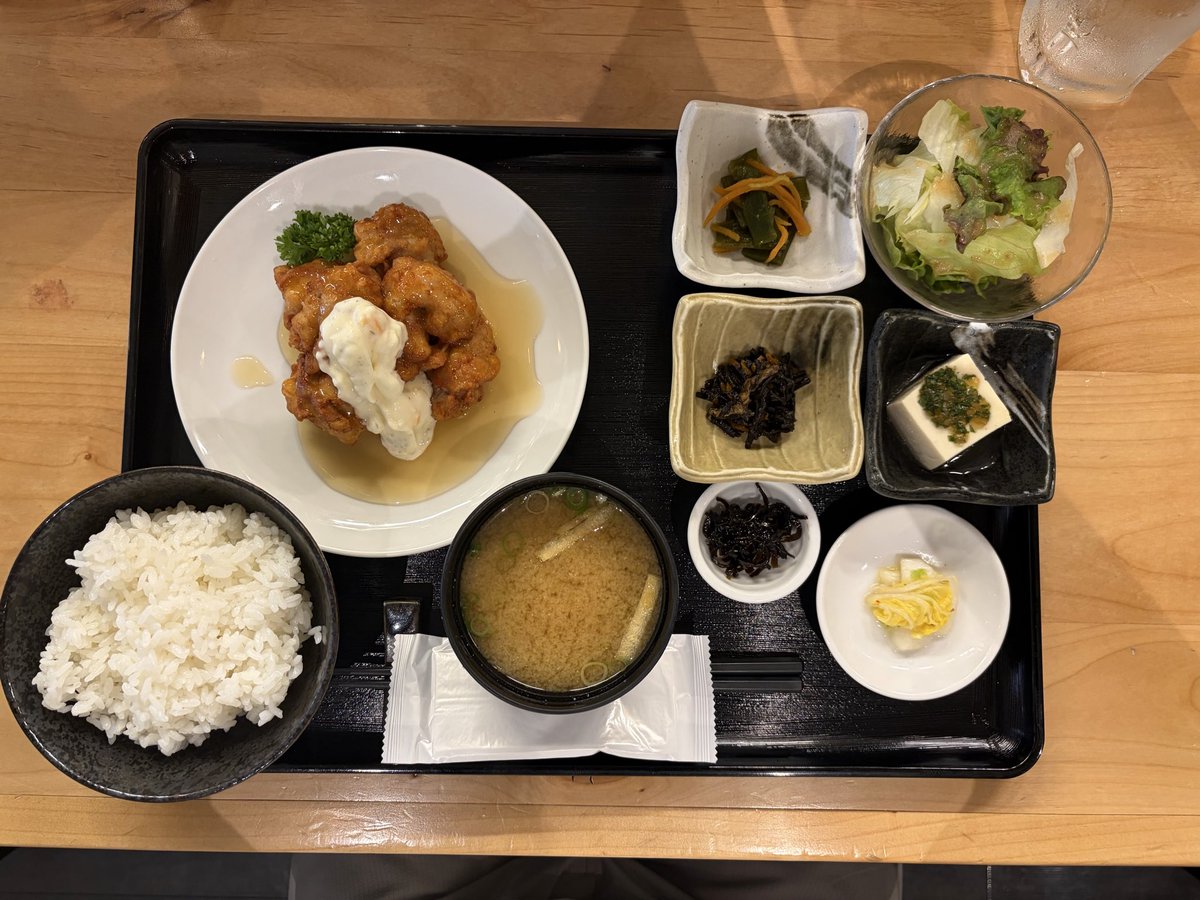 ZigLino's tweet photo. 運動後の南蛮定食🏃‍♂️‍➡️ https://t.co/qQrAJ7uNYU
