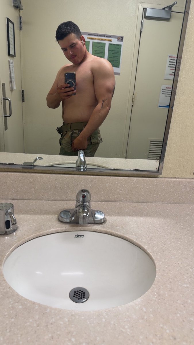 florida_boi07's tweet photo. Today was big shoulder day https://t.co/emjnYZgr7t