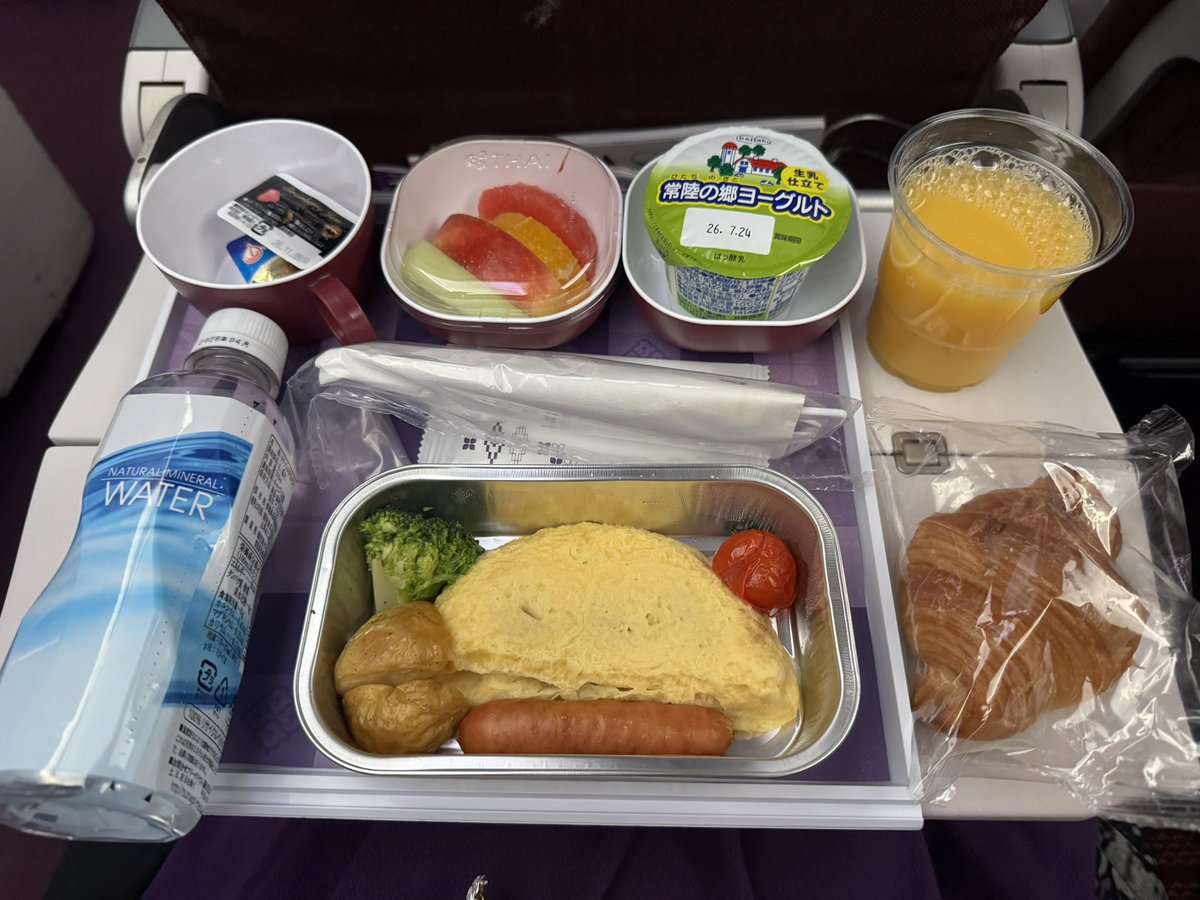 mari_wine_'s tweet photo. 久しぶりの海外旅行。タイ国際航空でバンコクへ🇹🇭

#タイ国際航空 #バンコク https://t.co/dwjzMbAr9f