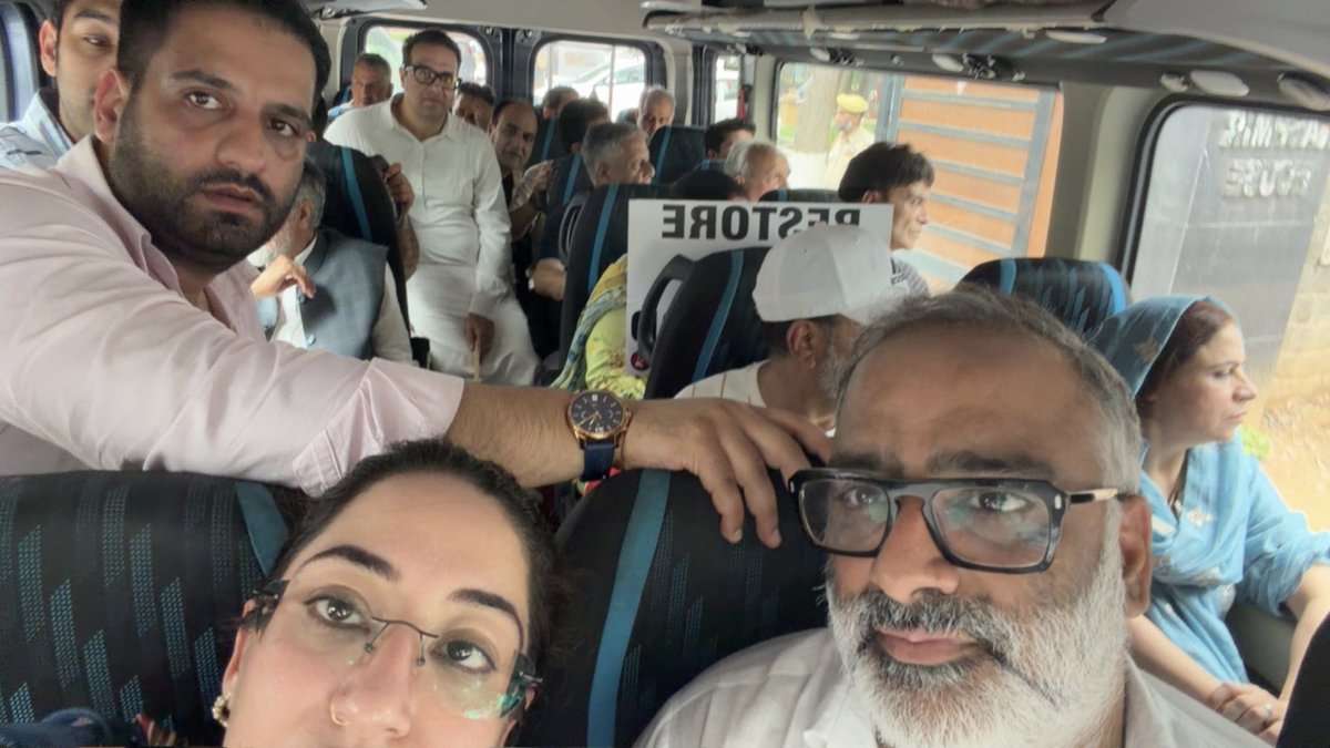 SaraHayatShah's tweet photo. Statehood is our right and must be restored immediately. Union Territories are typically upgraded to states; Jammu &amp; Kashmir, however, was downgraded from a state into two Union Territories after its bifurcation. #ModiKaWadaKyonRahaAdhura
#InDelhi #StatehoodDemand https://t.co/ZZ61RqMneB