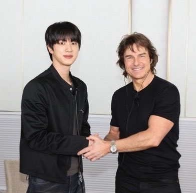 tatatana12's tweet photo. ナムさん♡本当にありがとう

オープニングでトム・クルーズが登場した時に
"ジンくん！トムだよ！ARMYだよ"って叫んだ

遂に７人で会えてよかった✨
ジンくん真ん中だねー😭泣 https://t.co/I6bTHZGpU0