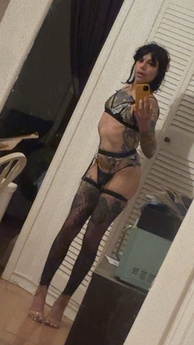 MelanieBaker707's tweet photo. @SadAngel6969 Be my girlfriend please https://t.co/ldlDaezKE8