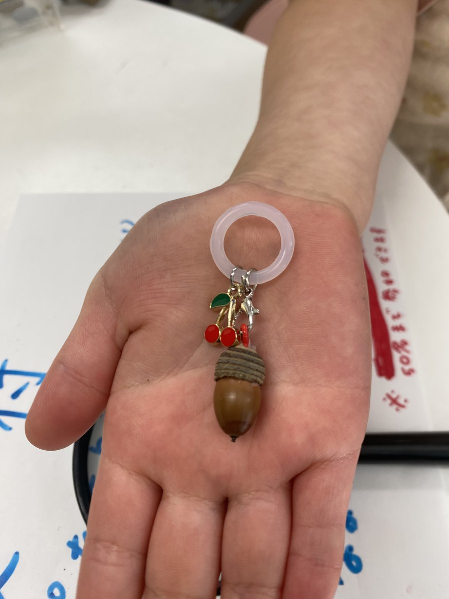 ParksRinsi's tweet photo. 林試の森で拾った木の実で
アンブレラマーカーもつくりました☂️

それぞれのセンスがキラリ光ってますね✨

8月31日まで毎日やってる #森のサマースクール
遊びに、学びに、楽しみにぜひ来てね！

プログラム⑥、⑦もまだ空きあります！
#林試の森公園 #東京都 #目黒区 #品川区 https://t.co/RbR11ZEaWl