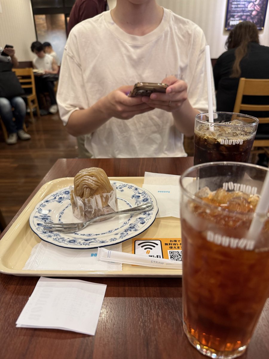 8himo8's tweet photo. かずのーりとランチなうにだ🫩 https://t.co/lUXNpLJ7h7
