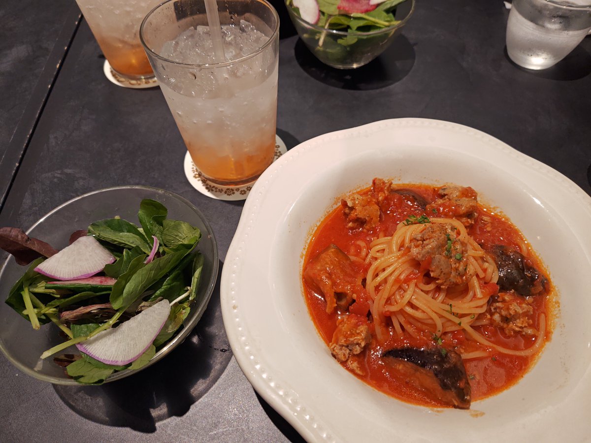 tocchan3939's tweet photo. お友達とランチ🍝
普段、炭酸はあまり飲まないけど…
なんとなく飲みたい気分🥤
暑いですね～🫠 https://t.co/7Xf9NLOvdc