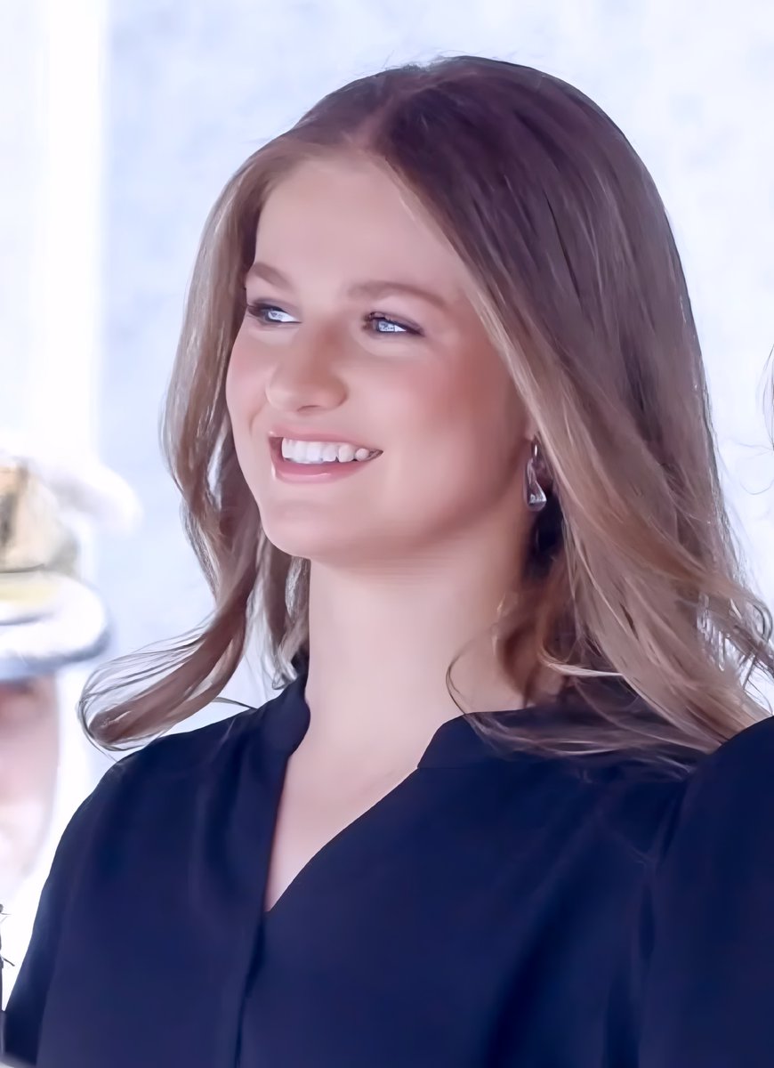 arusheehee's tweet photo. Princess Leonor (Spain), The Beauty with brain https://t.co/fGOOHCd7z7