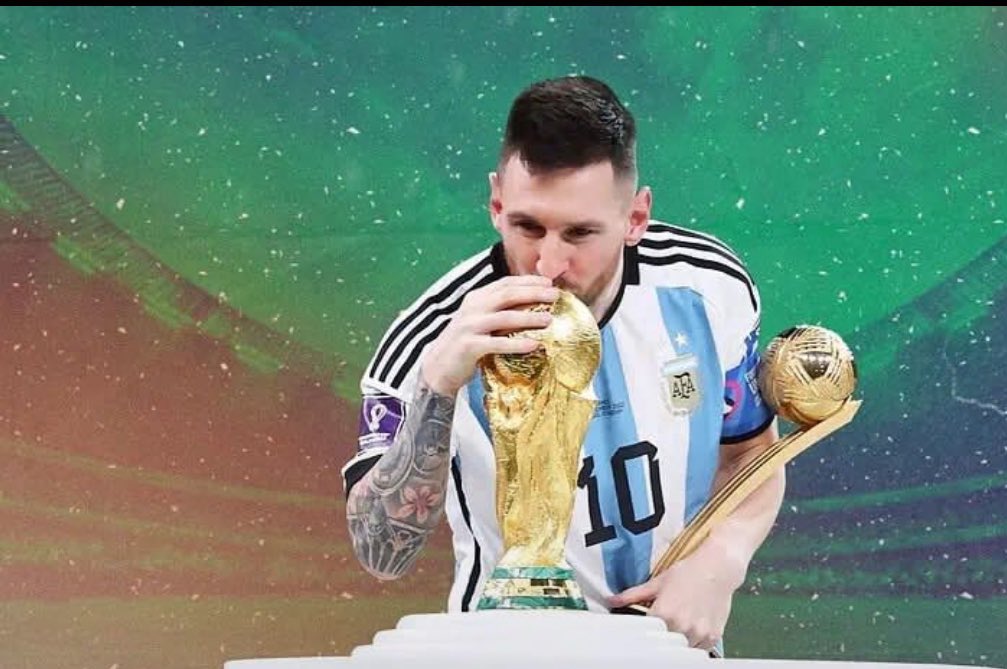 TeeMhazo's tweet photo. Show me a picture of CR7 with the World Cup https://t.co/09VC78cRUe