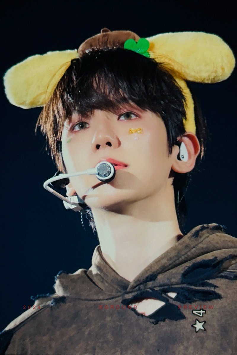 hourly baekhyun 🤍 tweet media