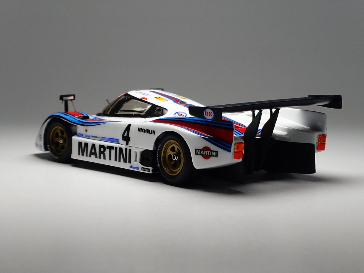 fatfatty8's tweet photo. 出来上がりました！

MERI KITS 1/43 White metal kit
LANCIA LC2/85 "MARTINI"
1000km SPA 1985

今回はタイヤデカールを自作出来たことが大きな収穫でした。
手強いキットでしたがLANCIA×MARTINIはやっぱり格好良いですね

次は何作ろうかな
#All_That_Competition_Car2026
#LANCIA_LC2 https://t.co/lljSSMAA53