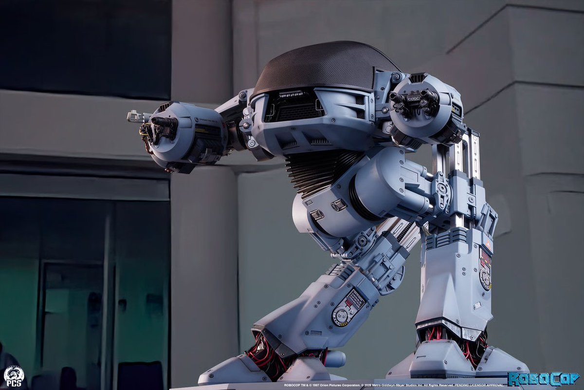 TheLastRealMan's tweet photo. @RadioGenoa The next generation of delivery-bots to deal out "urban pacifism": https://t.co/Bv6hI2Irar