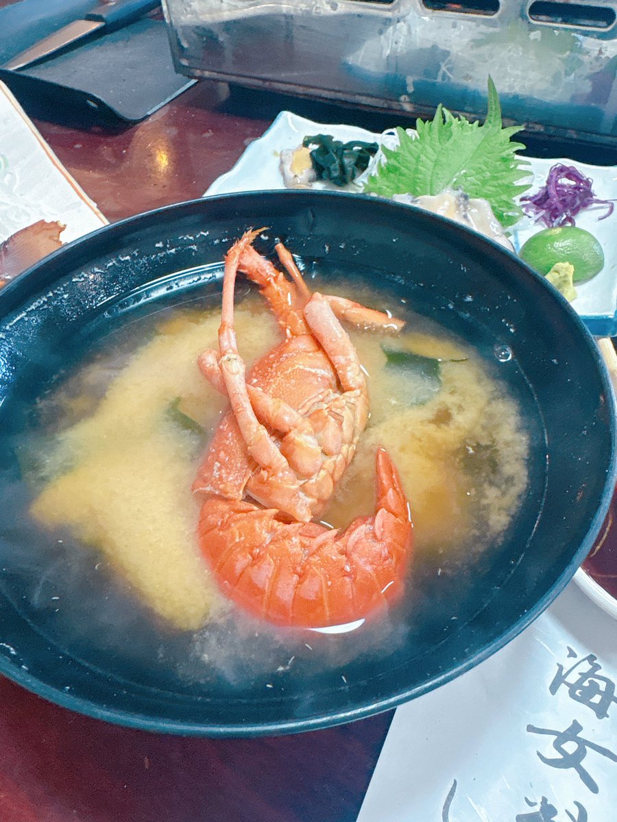ruvii_'s tweet photo. 海女料理ししくいで伊勢海老や
貝類の踊り食いとお刺身、お味噌汁🦞
甘くて弾力凄かった！！
ぷりぷりぃ！！貝類は当分見たくないぐらい食べ尽くした😂 https://t.co/xVDoHO3EWb