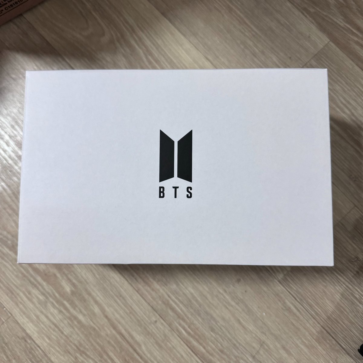 goods_rhfo's tweet photo. 방탄소년단 머치박스 19 양도

미개봉 9만원
배송비 별도

wts bts merch box 19 
unopened 90,000krw

postbook its swz hybe mots unopened Rm jin suga jhope jimin v jk poca card 남준 석진 윤기 호석 지민 태형 정국 아미멤버십 멤버쉽 머치팩 army membership 팬클럽 페스타 festa 방탄 https://t.co/DQFiyaWsy0