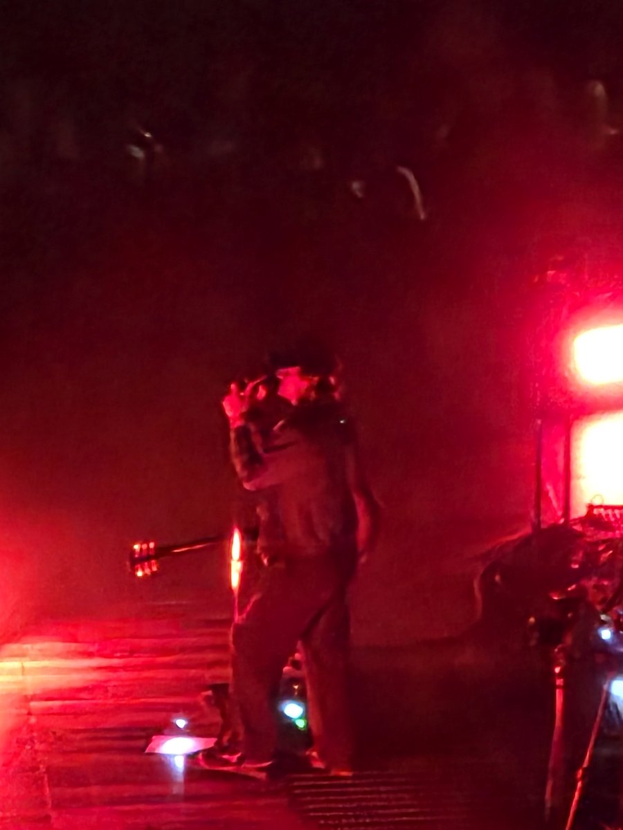emryskal's tweet photo. djame impala was so good omfg enjoy my blurry photos i took from up in the nosebleeds https://t.co/OXWTcQJJCn