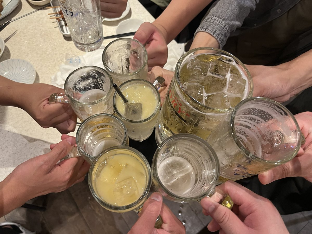 Shubantoouka's tweet photo. ワオ〜〜！！
オレンジジュースで乾杯！ https://t.co/qiUWzgQH5C