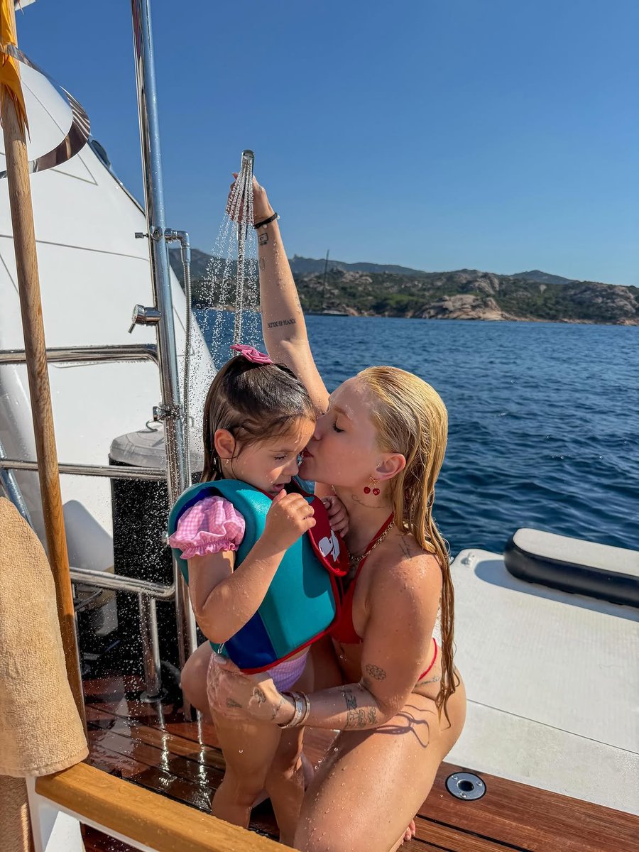 SuFyanMemon0's tweet photo. Virginia Fonseca enjoying dream yacht trip with her kids in Sardinia 🇮🇹❤️” https://t.co/dOlSvGKVI2