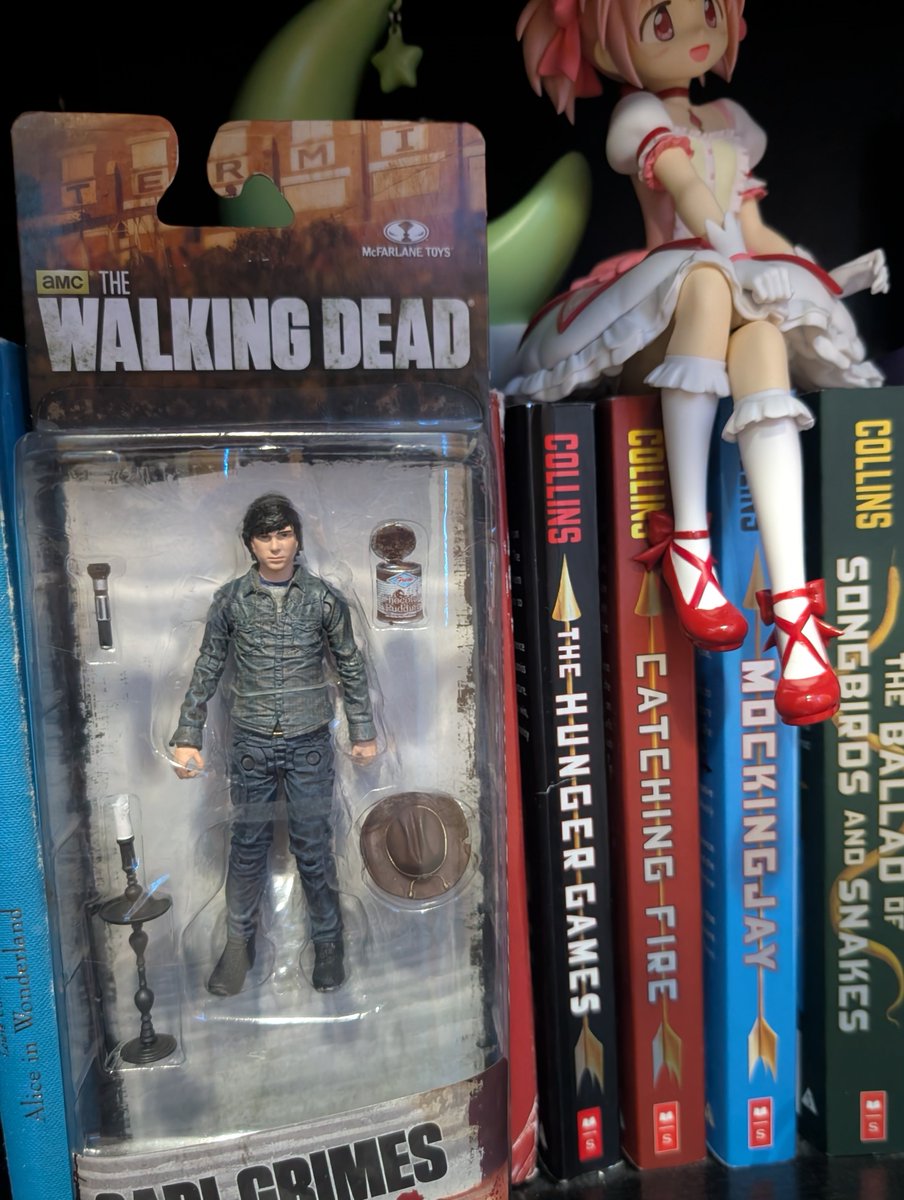 walkergrowls's tweet photo. carl what are you doing next to madoka even https://t.co/t7Dt3dkGaf