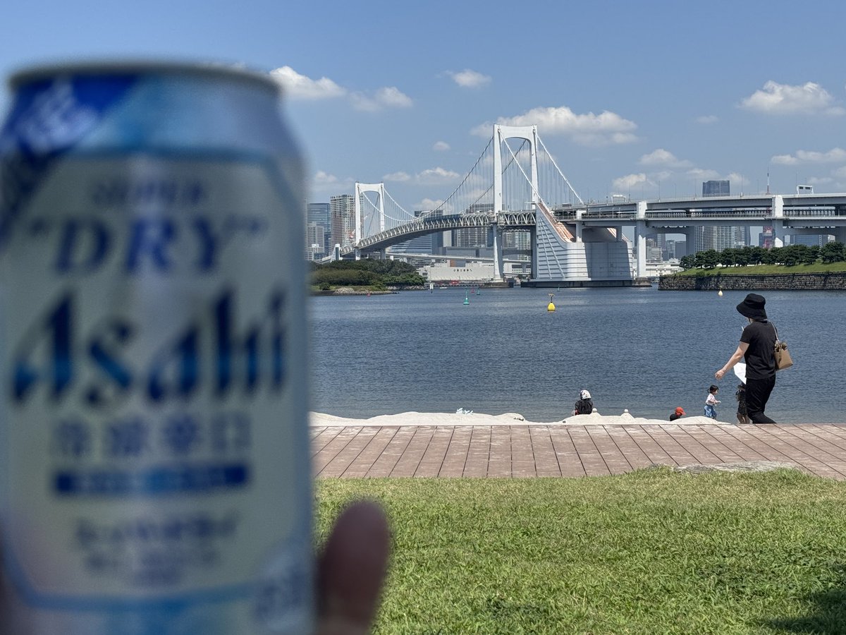 untanuri's tweet photo. 久しぶりのお台場。レインボーブリッジにビールで乾杯します🍻
東京湾を眺めながらガパオライスでランチの後は、松本零士デザインの海上バスで浅草へ向かいまーす🛥️ https://t.co/0r1LxpH03q