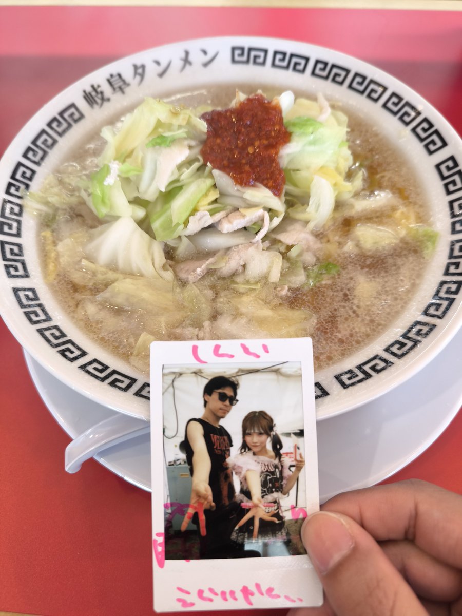 MatFox_com's tweet photo. 食べなきゃ！！と言われたので
#りーにゃんごはんですよ 
#やっぱり姫奈りくだよなぁ 
#ラビサマ https://t.co/UgvFSfMY5k