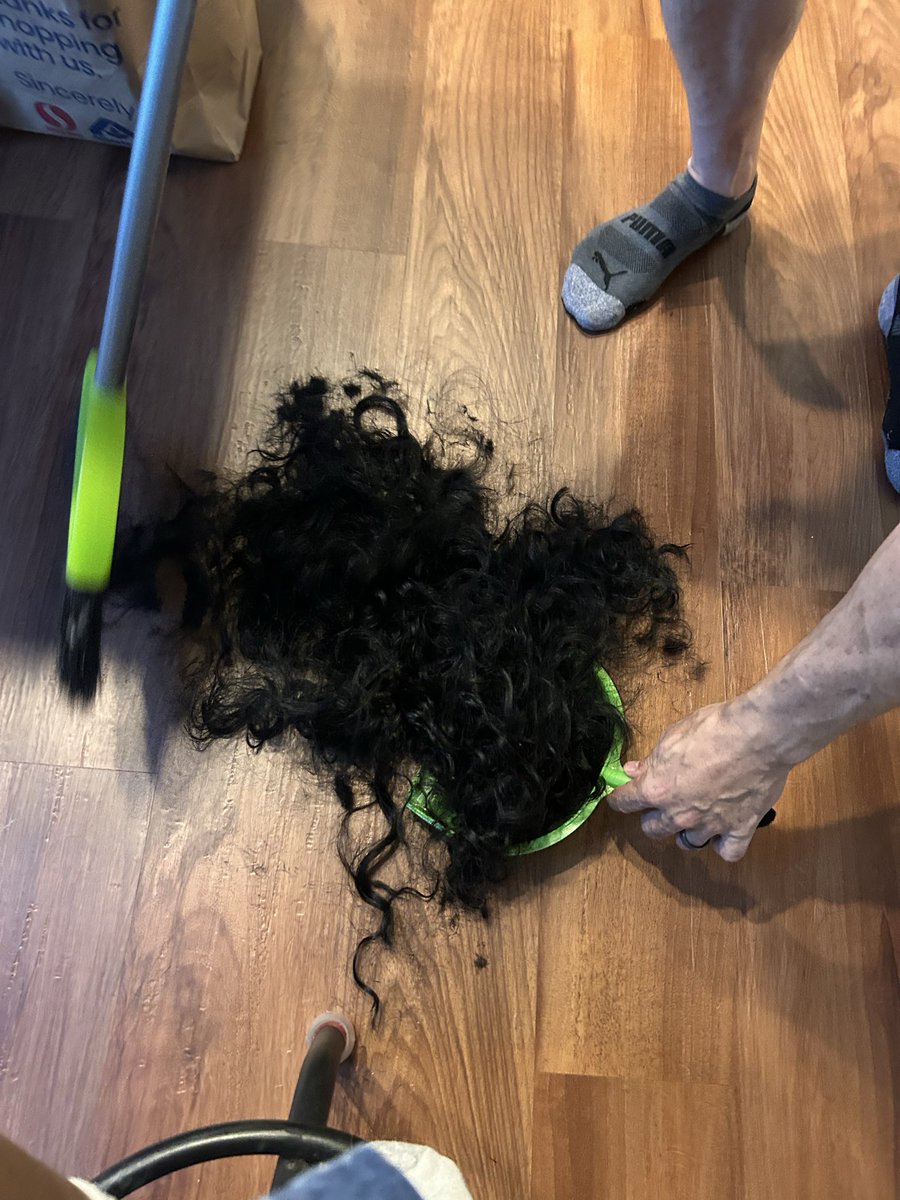 bubblecum22's tweet photo. I DID IT I CUT ALL MY HAIR OFF LETS GOOOO https://t.co/wiKggfhHky