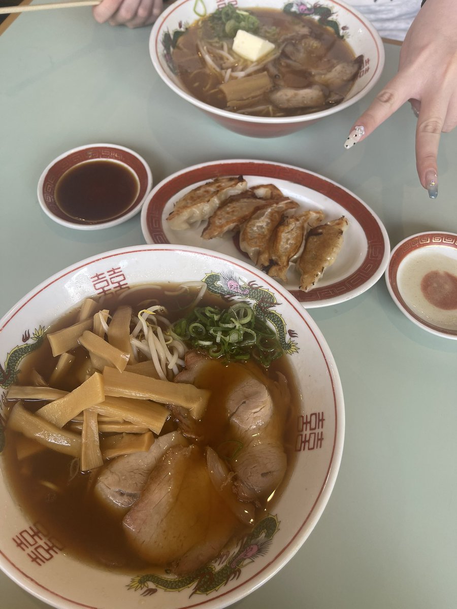 JUN11250824's tweet photo. 670円のしなちくラーメン🍜
20歳の時はラーメンと餃子で
500円で食べれてたのになー。

ミル金は高校生の時からある
変わらない味🍧
夏だなー🎐🩵

#KOPラーメン部 https://t.co/hm741gL1ux