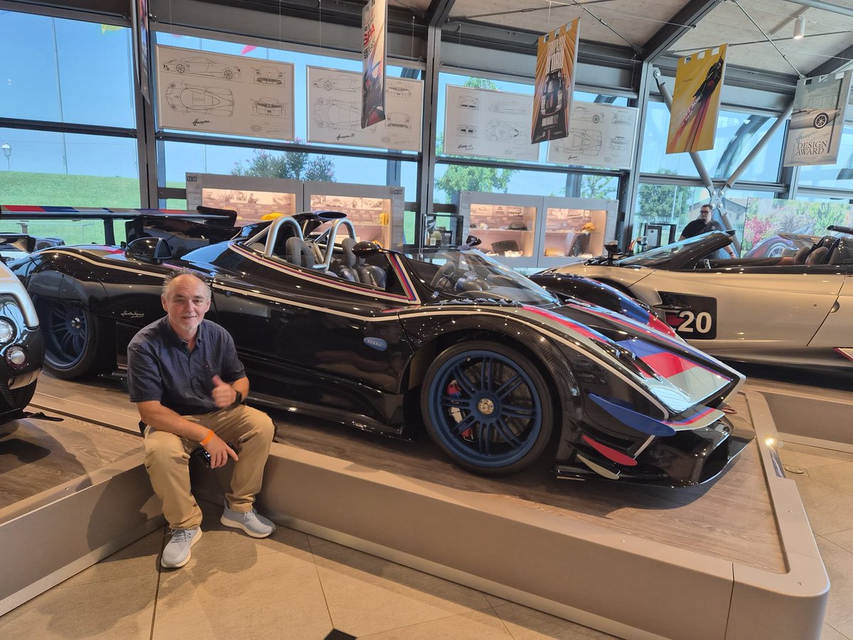 TomSpike6's tweet photo. The place where ALL guys just 😊and 😊...car haven..thank you Pagani for it ❤️ https://t.co/nV0luya2iz