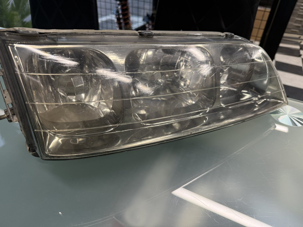 やま出品 倉庫やべーな… お宝出て来る出てくる。 JZX100マーク2ヘッドライト
