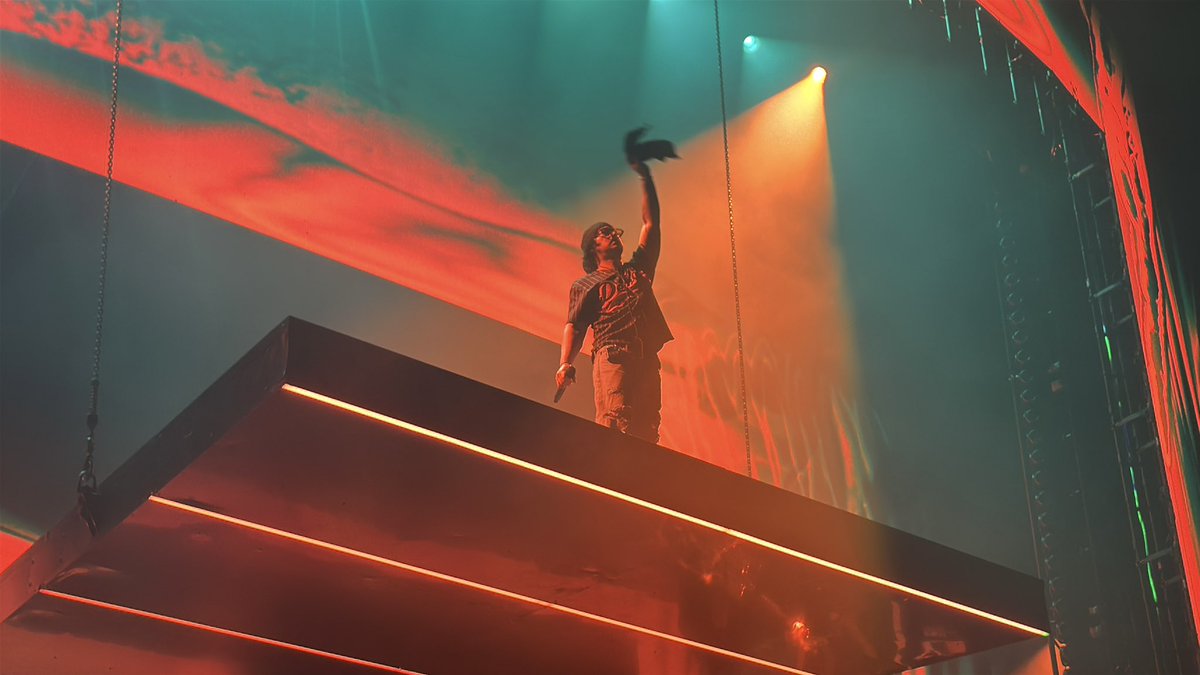 M_Thompson2003's tweet photo. @sushitrash sick asl pic from tonight’s show https://t.co/I8Xi0ZwQ8U