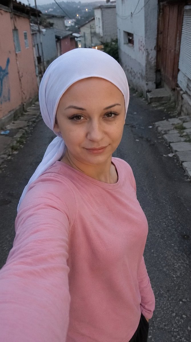tugcekaya_89's tweet photo. Ekmek almaya gidiyorum https://t.co/MmJFhclS6H