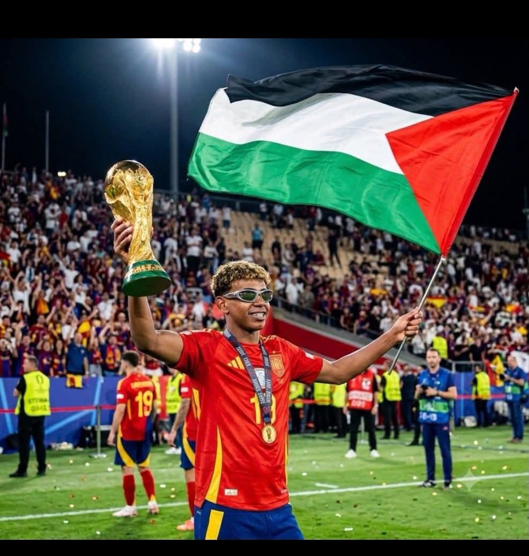 ercangumusmmm's tweet photo. Futbol hiçbir zaman sadece futbol olmamıştır. Ürettiği ekonomi,verdiği sübliminal mesajlar, insanları yönlendirmesi, kimi zaman siyasi amaçlara hizmet etmesi ama futbol hiçbir zaman sadece skordan ibaret olmamıştır.
Bunu zamanında Arjantin'de Eva Peròn'da kullandı, İspanyada General Franco'da, Trump'da..

Filistin'in Haklı davasını Dünyaya bir daha haykıran Dünya kupası Şampiyon İspanyayı tebrik ederim.