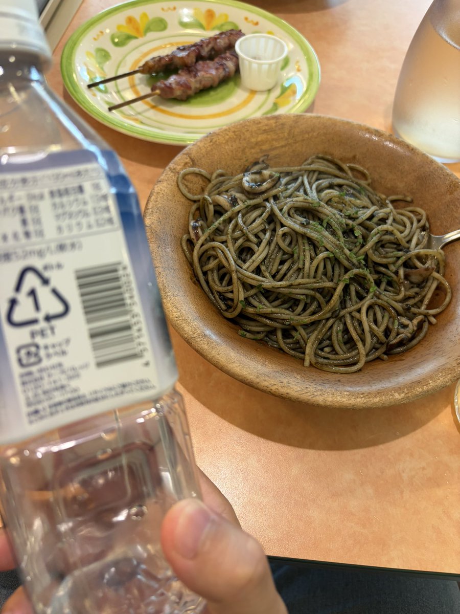 nanikadayo_'s tweet photo. アパ社員、サイゼだよ、サイゼ、アパ社長だよ https://t.co/WLJlDeALNb